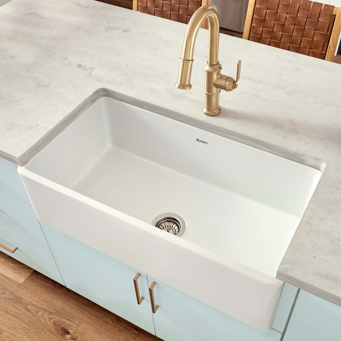 Ruvati 30 x 20 inch Fireclay Reversible Farmhouse Apron-Front Kitchen Sink Single Bowl - White - RVL2100WH